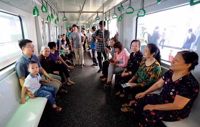 车时速为80公里，每两分钟有一班。（图片来源：《人民报网》）