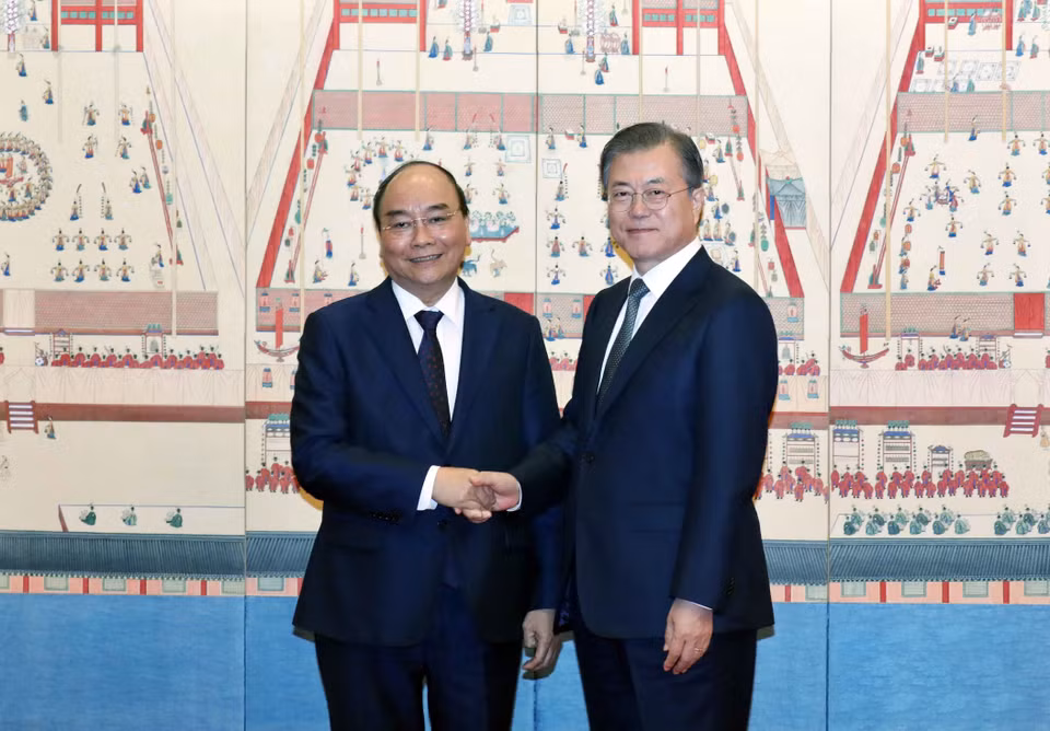 韩国总统文在寅欢迎阮春福总理访问韩国。越通社记者 统一 摄