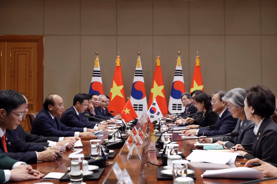 政府总理阮春福与韩国总统文在寅举行会谈。越通社记者 统一 摄
