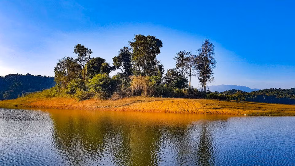 令人迷醉的帕框湖美景。（越通社记者 潘俊英 摄）