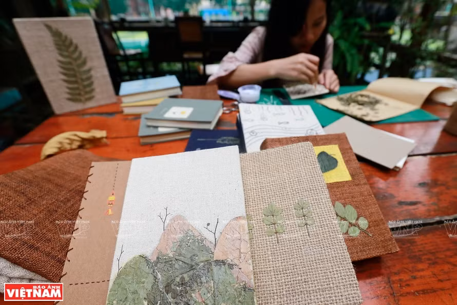 花草叶手工厂的产品堪称精妙考究、创意十足。图自越通社