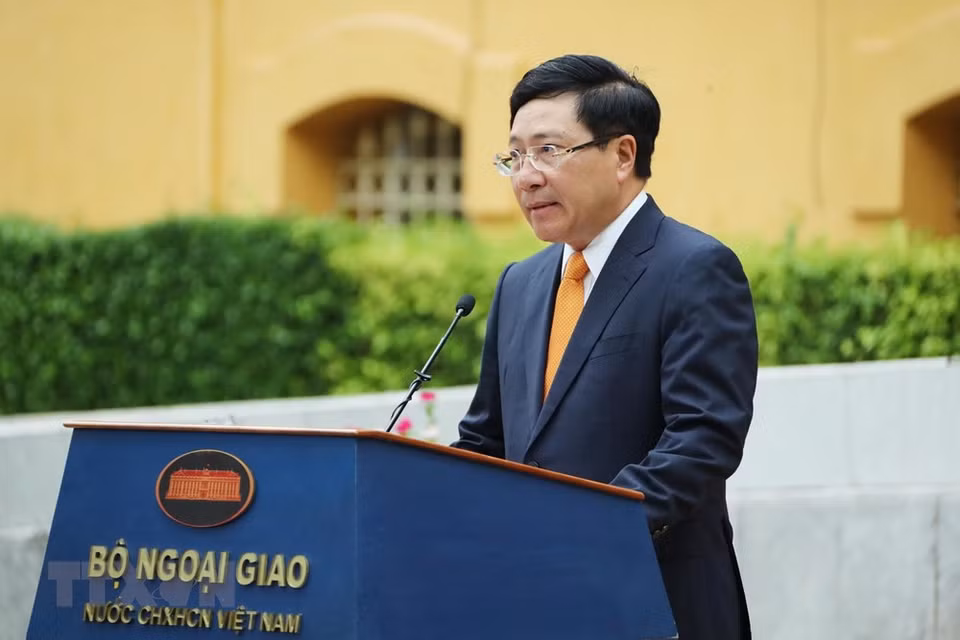 越南政府副总理兼外交部长范平明在仪式上发表讲话，回顾了东盟发展历程。越通社记者 林庆 摄