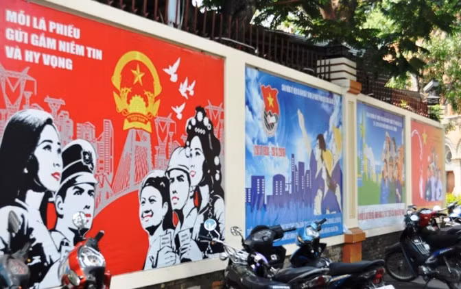 胡志明市各条街道张灯结彩迎选举日。（图片来源：越共电子报）