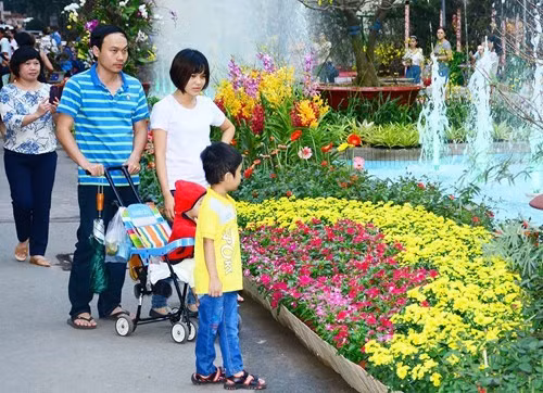 各种花卉争奇斗艳，竞相开放。（图片来源：人民军队报）