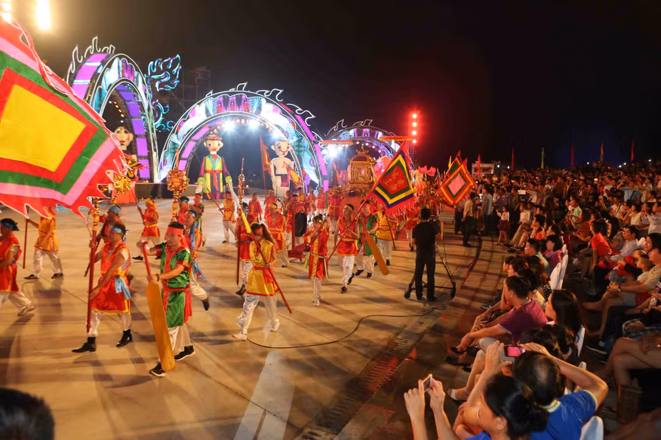 2018广宁-下龙国家旅游年--2018年下龙狂欢节开幕仪式。（图片来源：越通社）