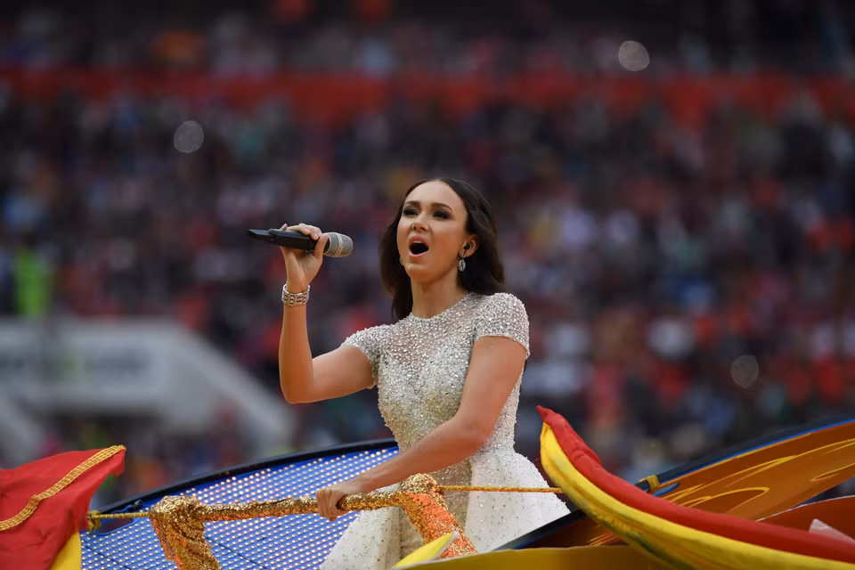 俄罗斯女高音Aida Garifullina在世界杯开幕式上表演。（图片来源：新华社/越通社）