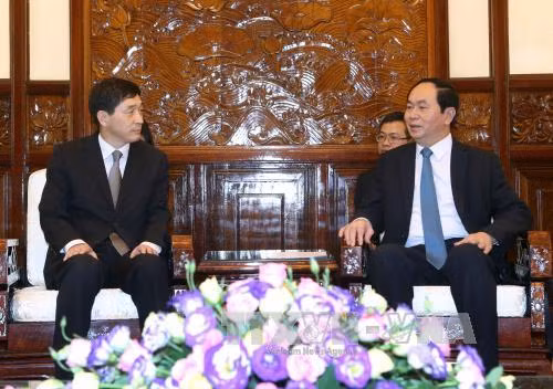  陈大光主席会见韩国驻越大使李赫。