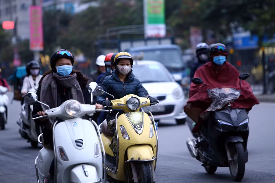 首都市民明显感受到冬天的气息。图自越通社