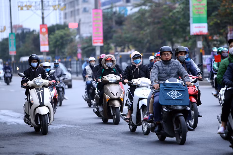 首都市民明显感受到冬天的气息。图自越通社