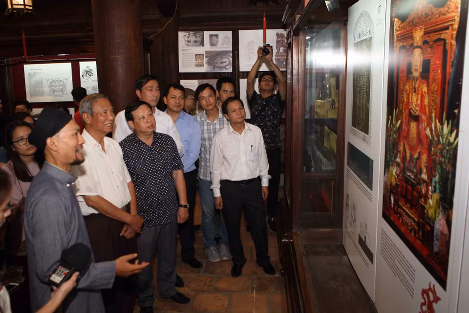 越南灵物狻猊资料及图片展吸引众多河内市民及游客前来参观。越通社记者 青松 摄