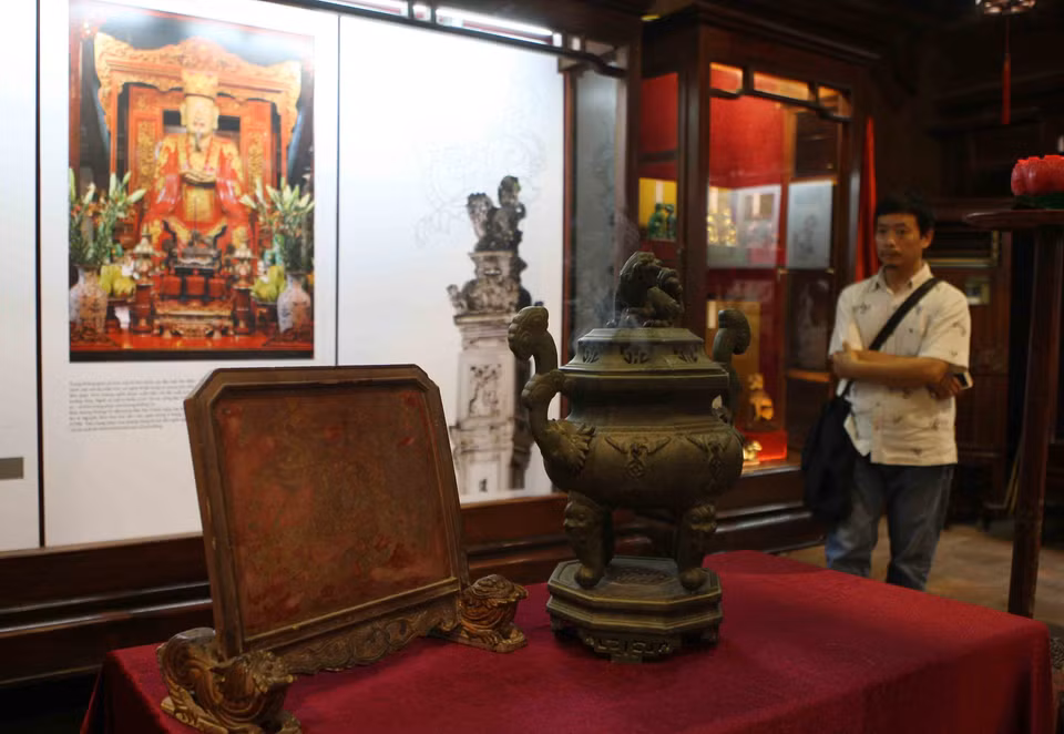 越南灵物狻猊资料及图片展吸引众多河内市民及游客前来参观。越通社记者 青松 摄
