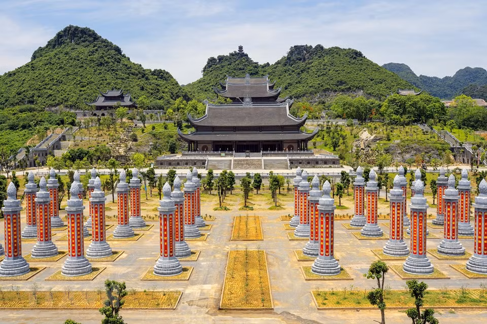 经柱园——三祝寺园内的亮点。越通社记者 大义 摄