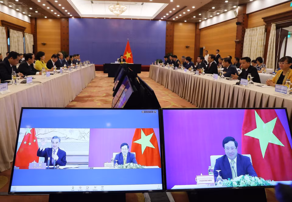 越南政府副总理兼外交部长范平明与中国外交部长王毅共同主持召开越中双边合作指导委员会第十二次会议。越通社记者 林庆 摄