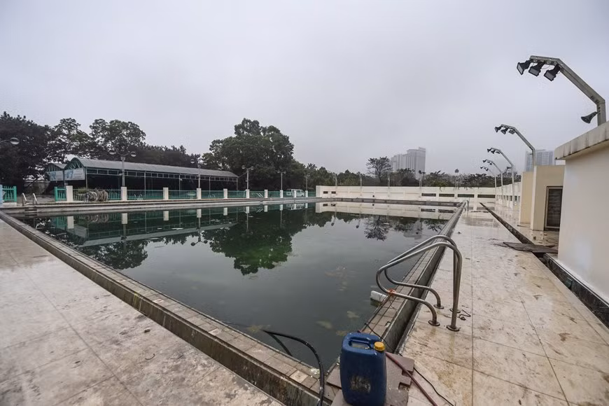 河内水下体育宫分为两个独立的区域，包括一个室内游泳池和一个室外游泳池，其经常被选为全国的比赛场地。这里拥有许多宽长的泳道，适合学习和训练游泳。河内水下体育宫的总面积近1300平米，长50米，宽25米，深2.5到3米。截至目前，河内水下体育宫的室外游泳池可随时投入使用。图自Vietnam+