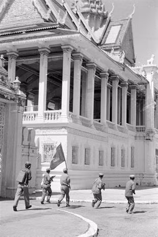 1979年1月7日上午柬埔寨革命军进入金边皇宫。（图片来源：越通社）