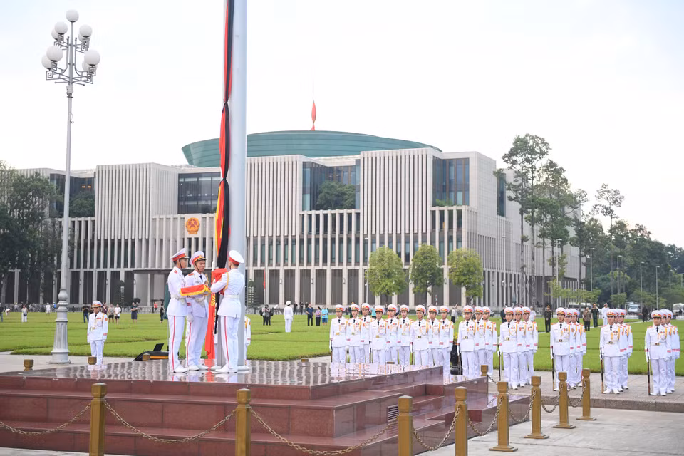 升国旗降半旗仪式现场。图自越通社
