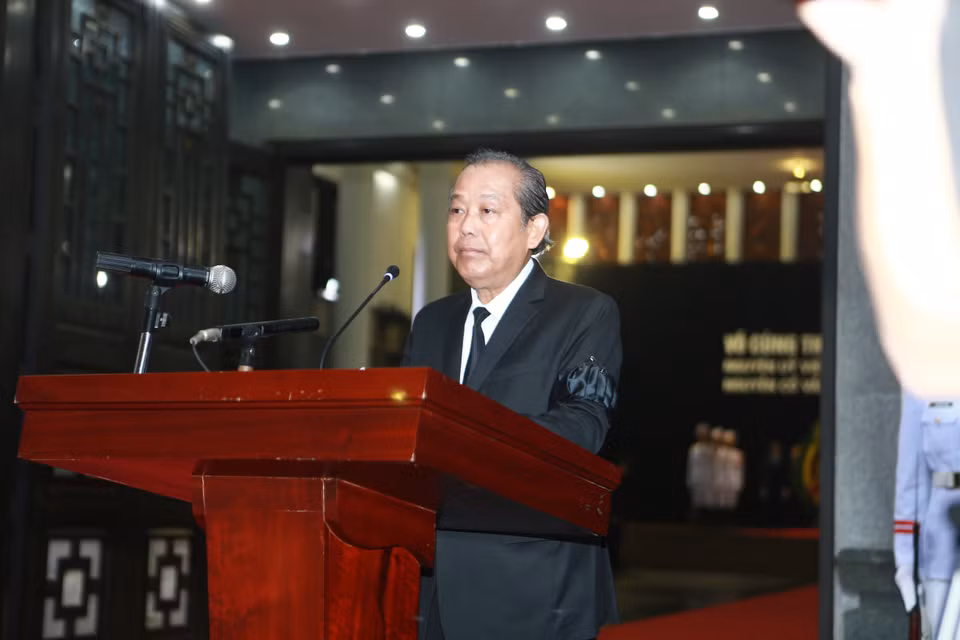 越南政府副总理、治丧委员会主任张和平宣读原国家主席黎德英大将国葬的特别公告。图自越通社