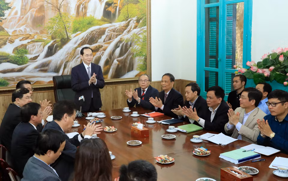 越南国家主席、中央司法改革指导委员会主任陈大光2月28日在河内与中央司法改革指导委员会办公厅举行工作会谈。越通社记者 颜创 摄。