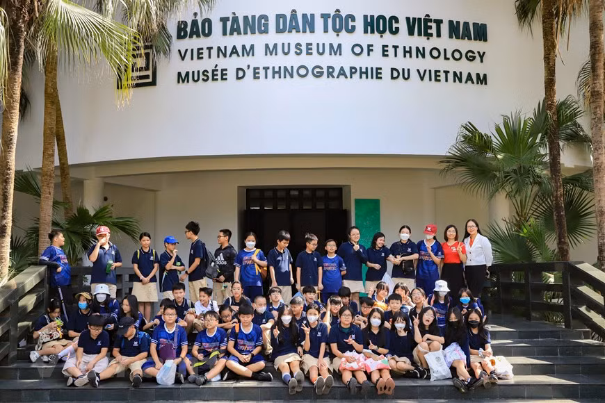 对来到首都河内的游客来说，越南民族学博物馆一直被列入不可错过的目的地名单。这里展示和保存越南54个民族文化实物的地方，同时也是各民族资料和实物的研究、收藏、保存和复原之地。这里也经常举行文化展示、民间游戏演示等活动，以向国内外推介越南各民族的文化历史价值。图自Vietnam+
