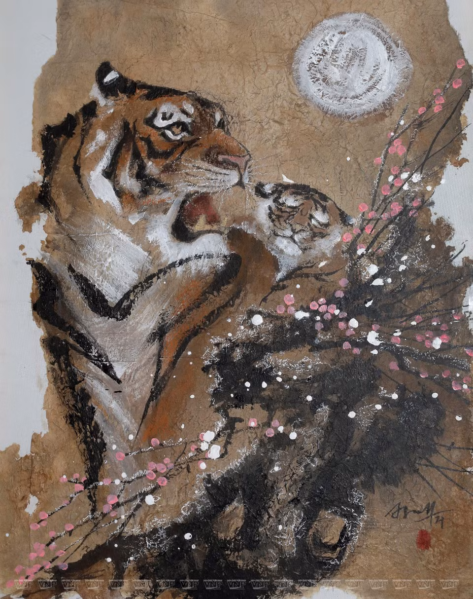 今年，他第一次画虎。他研究老虎，产生了很多灵感。他画了48幅与他年龄相对应的虎。图自越南画报