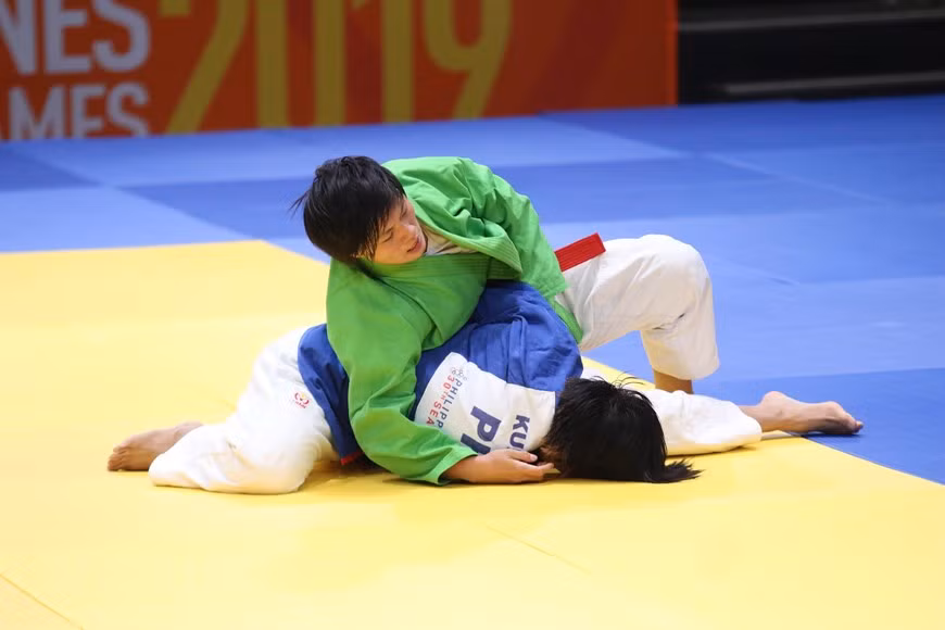 阮氏兰在女子70公斤一下级决赛中战胜菲律宾武士。图自Vietnamplus