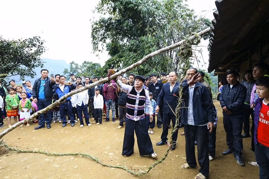 在闹比筹节中必须进行的祭祀礼仪。图自越通社记者潘俊英 摄
