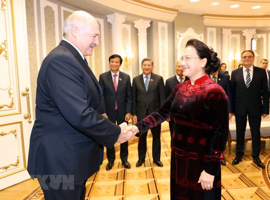 越南国会主席阮氏金银会见白俄罗斯总统卢卡申科。图自越通社
