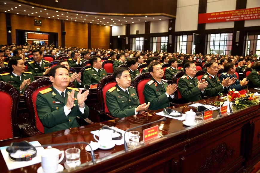 出席仪式的代表们。图自越通社