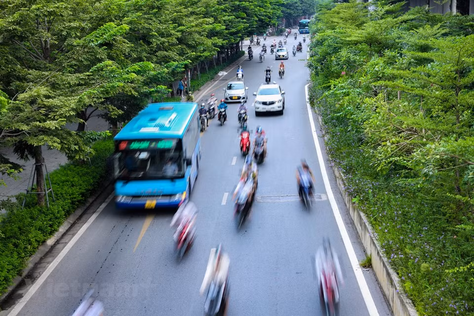 实现2021-2025 年阶段目标计划，河内市拨款总值为 1.856万亿越南盾，每年配置一次。随着城市化进程的推进，“绿色交通”路线的推广有助于改变河内市的城市面貌，提升河内市的绿色覆盖率。在各组织和人民的支持下，河内市继续同步有效地实施各项措施，力争将河内建设成为绿色目的地和世界地图上的“绿色坐标”之地。图自 Vietnam+