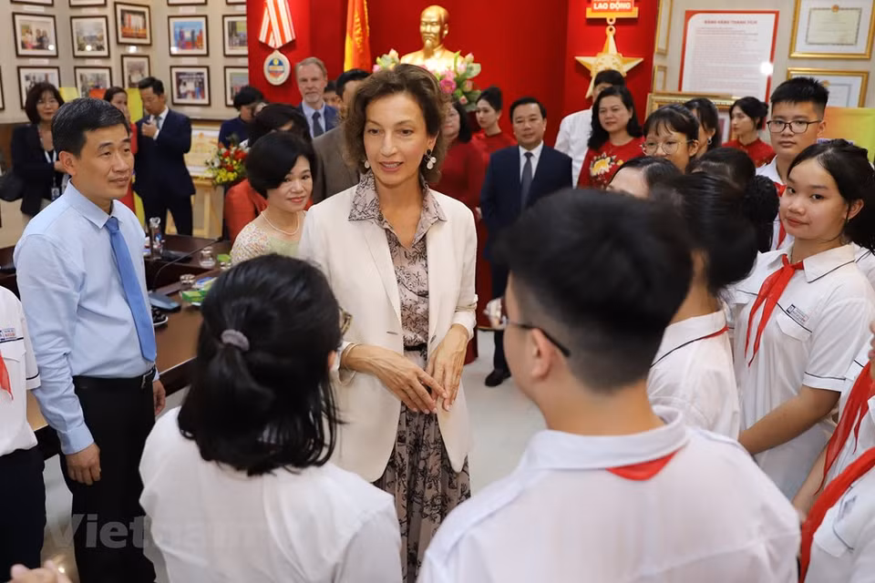 为了迎来2020-2021新学年，教育培训部要求各教育单位要做好小学初中高中一年级新生接待工作、学校传统和活动知识宣传工作、学校规定及学校教育活动与教学方式推荐等活动要注重展开，同时要求各省市教育培训厅/局贯彻和深入落实教育培训部关于2020-2021学年任务与措施的指示。各地方要保障教师队伍的数量与质量，同时对教学设备和工具、玩具进行核查，优化教育环境等。图自Vietnam+