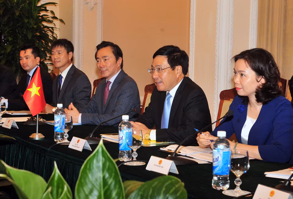 出席双边会谈的越南代表团。（图片来源：越通社）