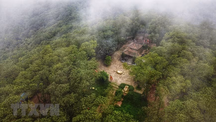 昆山山顶上的“仙棋盘”。这是民间将这个地方命名为“仙棋盘”，以赞美风景美丽如画的地方。图片来源：越通社