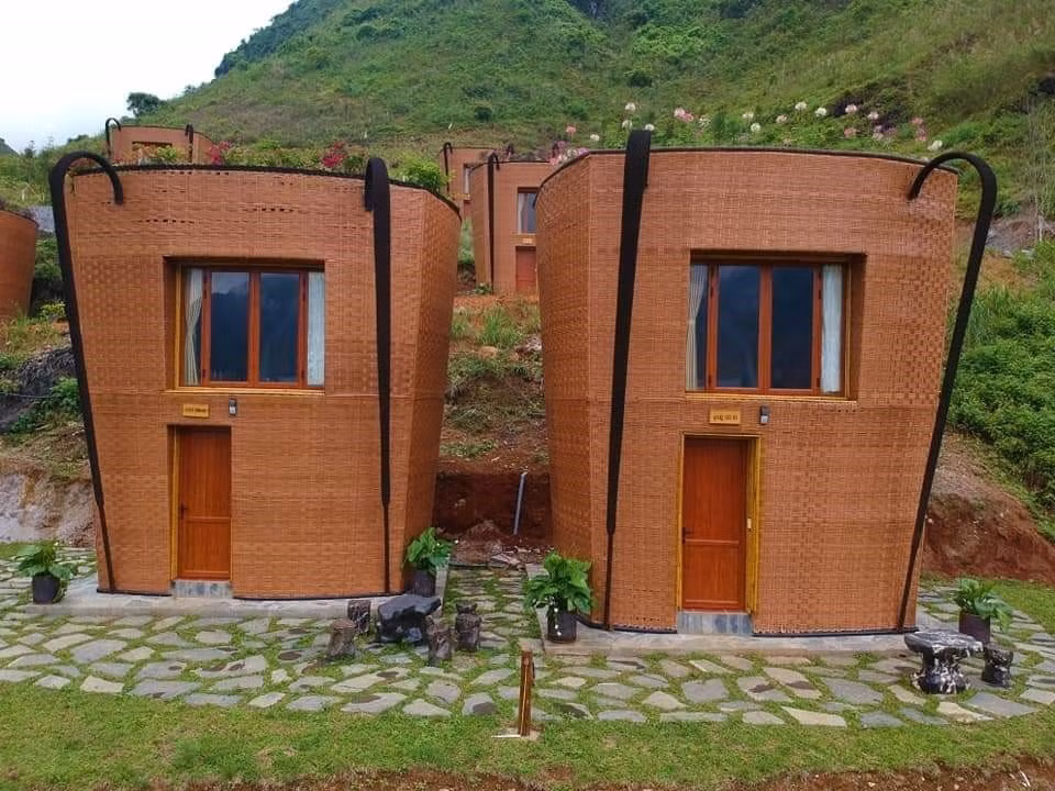  H’MONG VILLAGE度假村空间里的背篮型屋子。图自 越通社