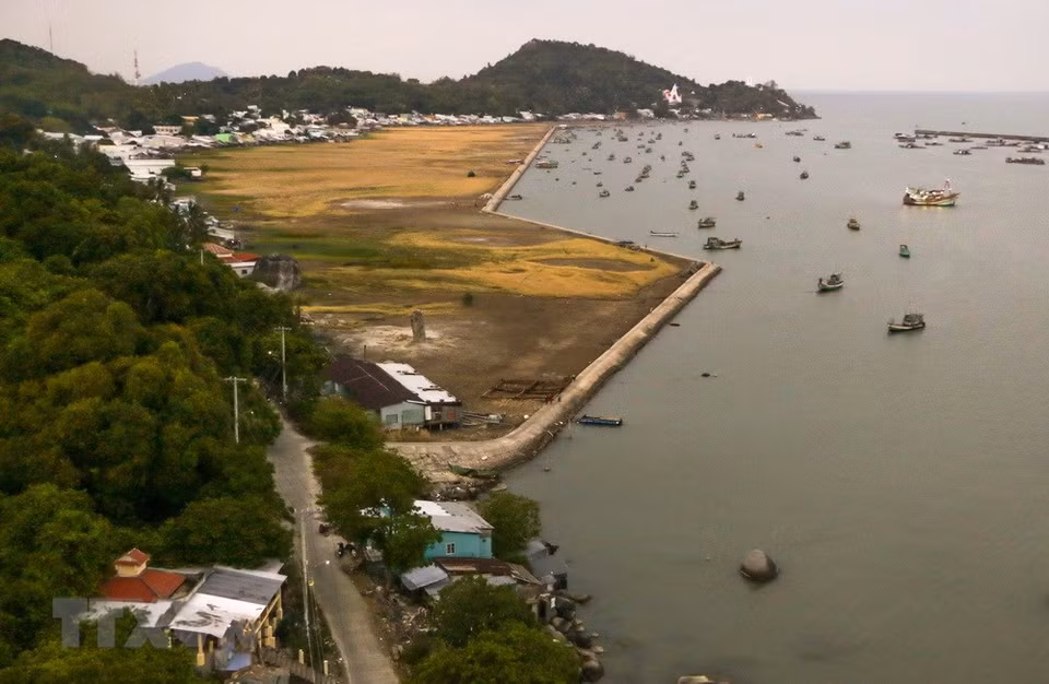 成立与发展35年之后，目前，坚海岛县具有竹岛、赖山、安山和南游等四乡，共有23个大小岛屿。越通社记者 唯姜 摄