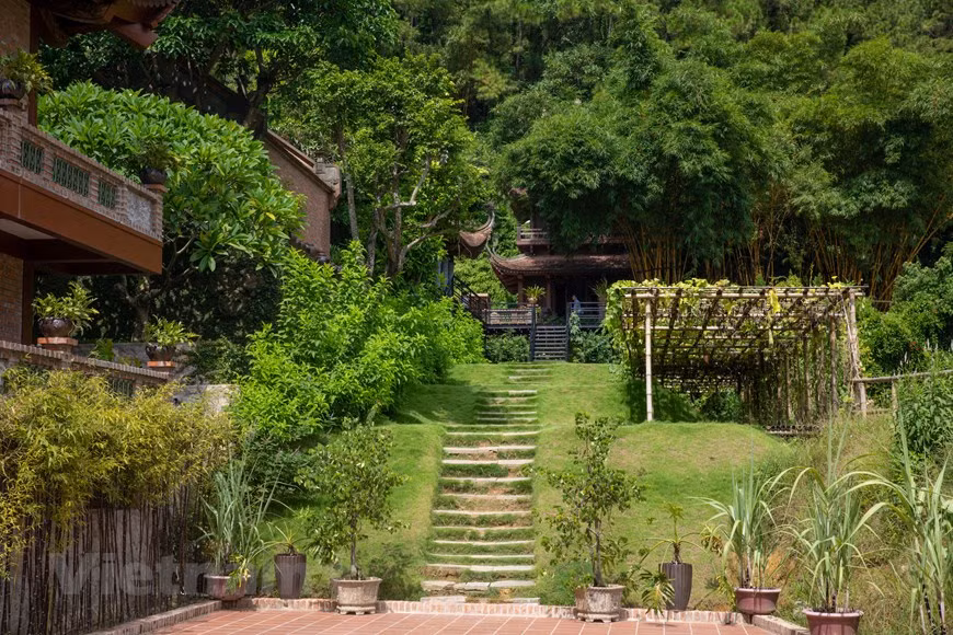 仅仅距离首都河内70公里，但来到这座寺庙，人们就像步入另一个世界，将城市的喧闹抛在脑后。图自 越通社