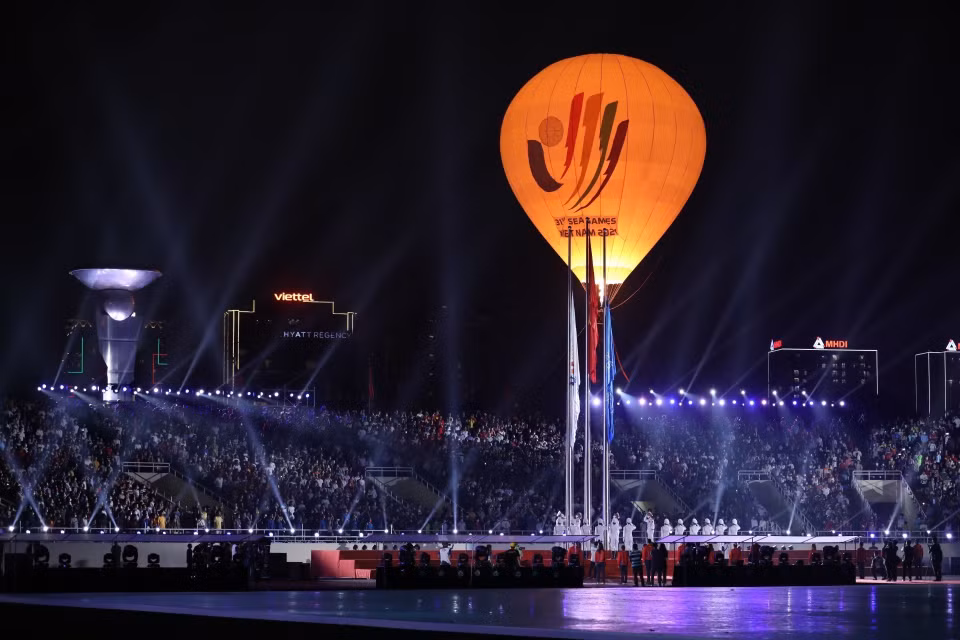东南亚体育联合会和东南亚运动会会旗升旗仪式。图自越通社