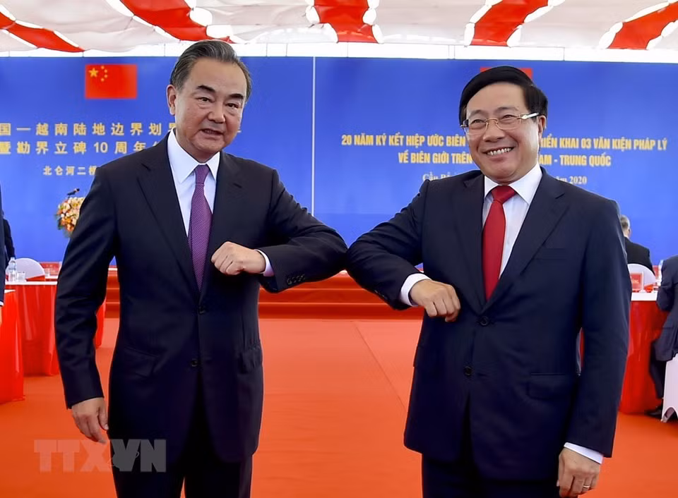 范平明在活动上发表讲话时高度评价《越中陆地边界条约》，于2008年完成勘界立碑工作和于2010年签署有关越中陆地边界的三份法规文件，标志着首次在历史中，两个独立国家的边界线得到有科学性、准确性地划界，结束两国之间的陆地边界问题36年谈判。图自 越通社