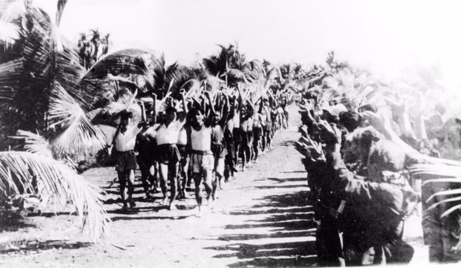 1945年6月1日，先锋青年组织在南部成立。这是按照共产党的主张而成立的组织，该组织的成立有助于汇集青年力量，为八月总起义做好准备。图自越通社