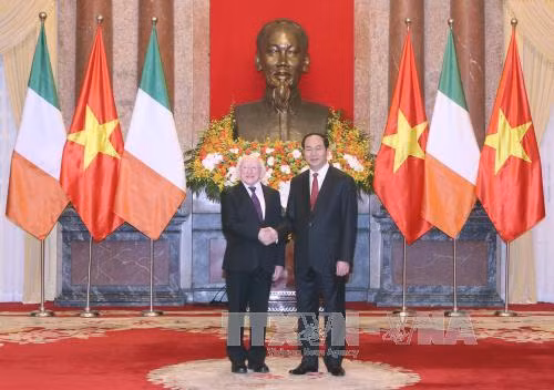 爱尔兰共和国总统麦克·希金斯和夫人自11月5日至14日对越南进行的国事访问。（图片来源：越通社）（图片来源：越通社）