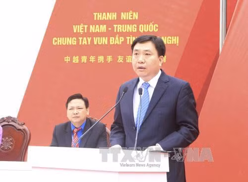 越南胡志明共青团中央书记处书记阮孟勇在启动仪式上致辞（图片来源：越通社）