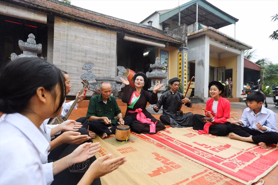 目前，库克村仍维持嘲剧俱乐部排练的良好习惯。图自越南画报