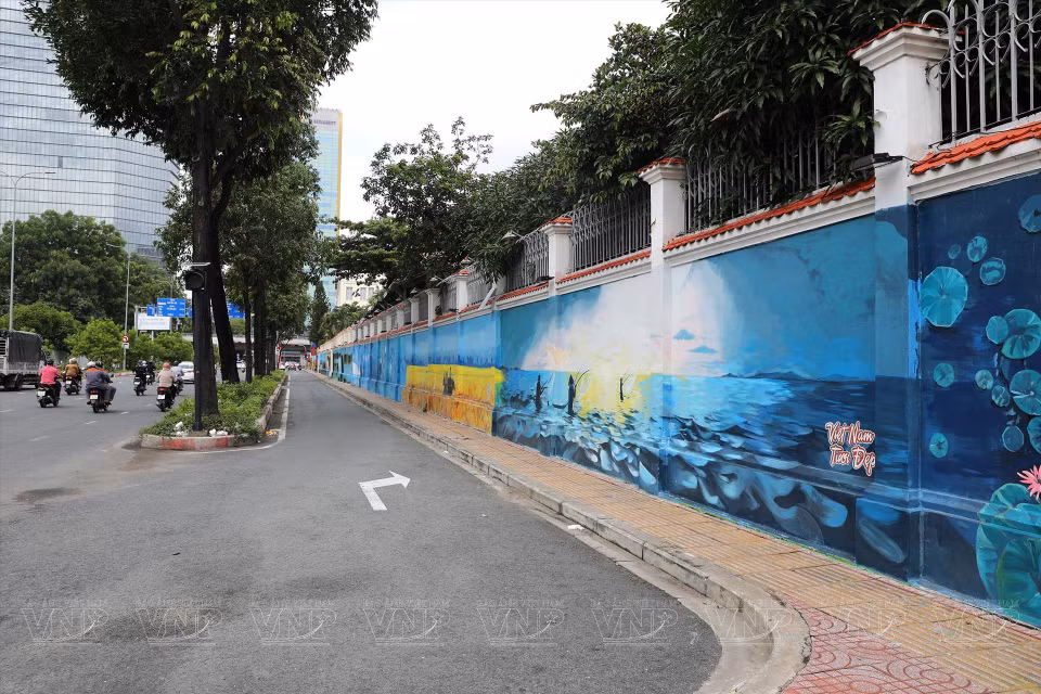 阮友景街至孙德胜街路段旧貌换新颜。图自越南画报