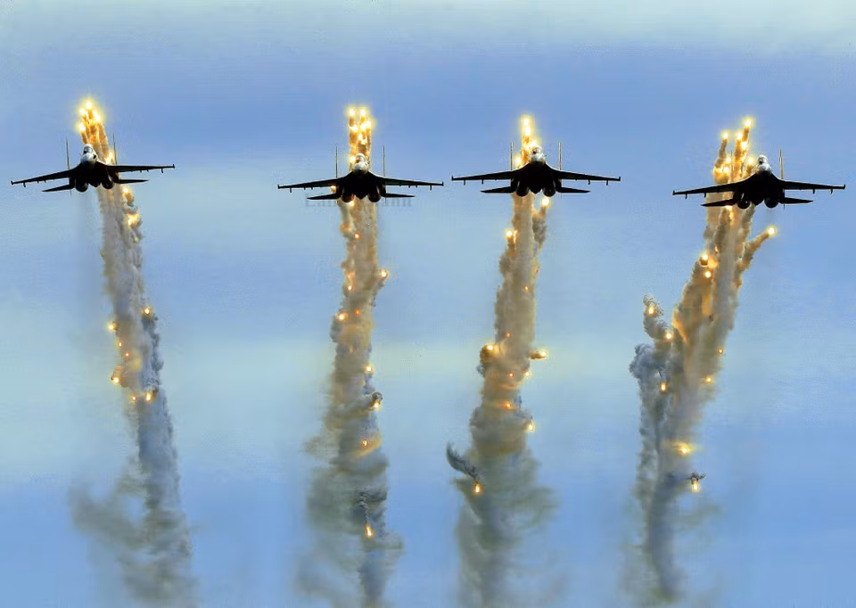 越南空军Su-30MK2战机参加2022年越南国际防务展开幕式总预演。图自越通社
