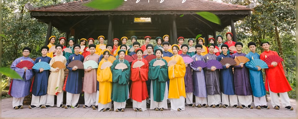 身穿日平衣的顺化大学生。图自越南画报