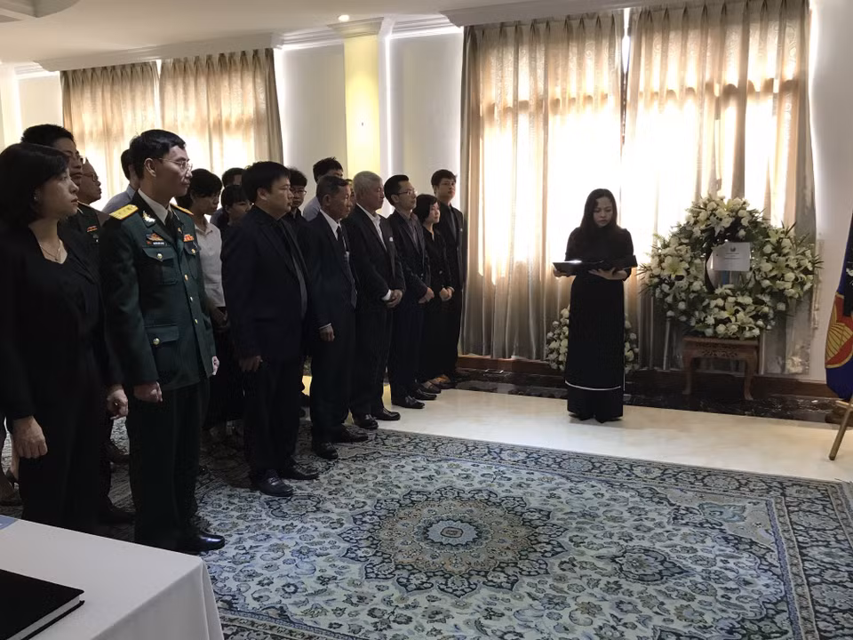 越南驻缅甸大使管举行原政府总理潘文凯吊唁仪式。（图片来源：越通社）