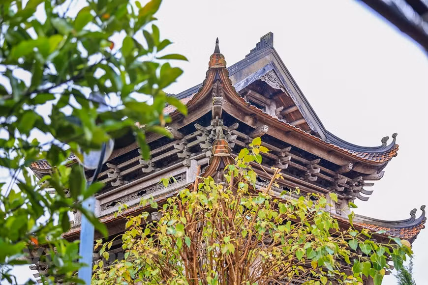 除了奉祀佛祖，神光寺庙会还奉祀空露禅师。人民群众通过神光寺庙会框架内的各项仪式祈求神圣保佑丰收，繁荣昌盛，发财发福。以独有的突出价值，2012年9月份越南文化体育与旅游部已将太平省神光寺庙会列入国家级非物质文化遗产名录。在庙会开庙仪式上，越南文化体育与旅游部向当地政府授予证书。图自Vietnam+