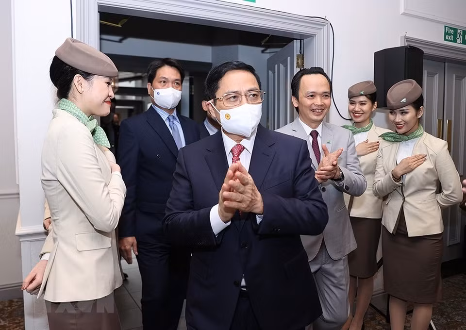 越南政府总理范明政在英国苏格兰首府爱丁堡出席越竹航空公司越南直达英国航线发布仪式。图自越通社