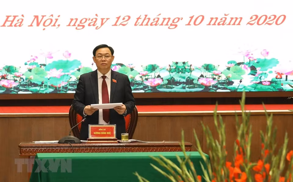 王廷惠以绝对票数再次当选2020-2025年任期河内市市委书记。图自越通社