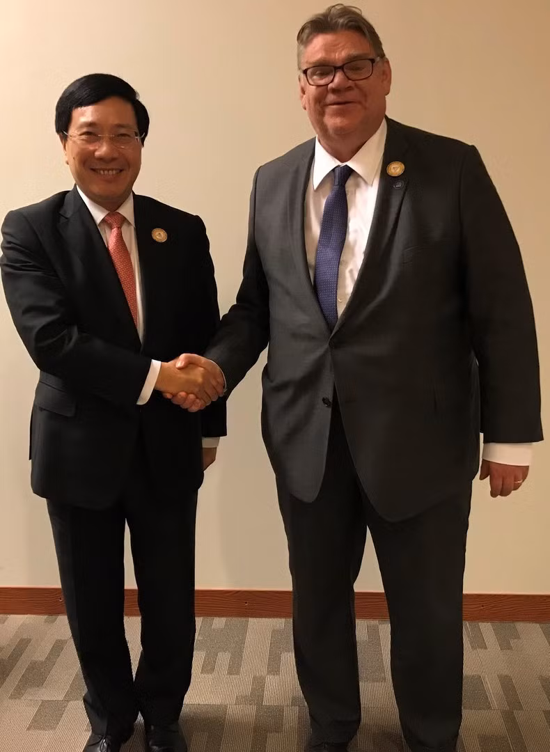 越南外长范平明会见芬兰外交部长蒂莫·索伊尼(Timo Soini)（图片来源：越通社）