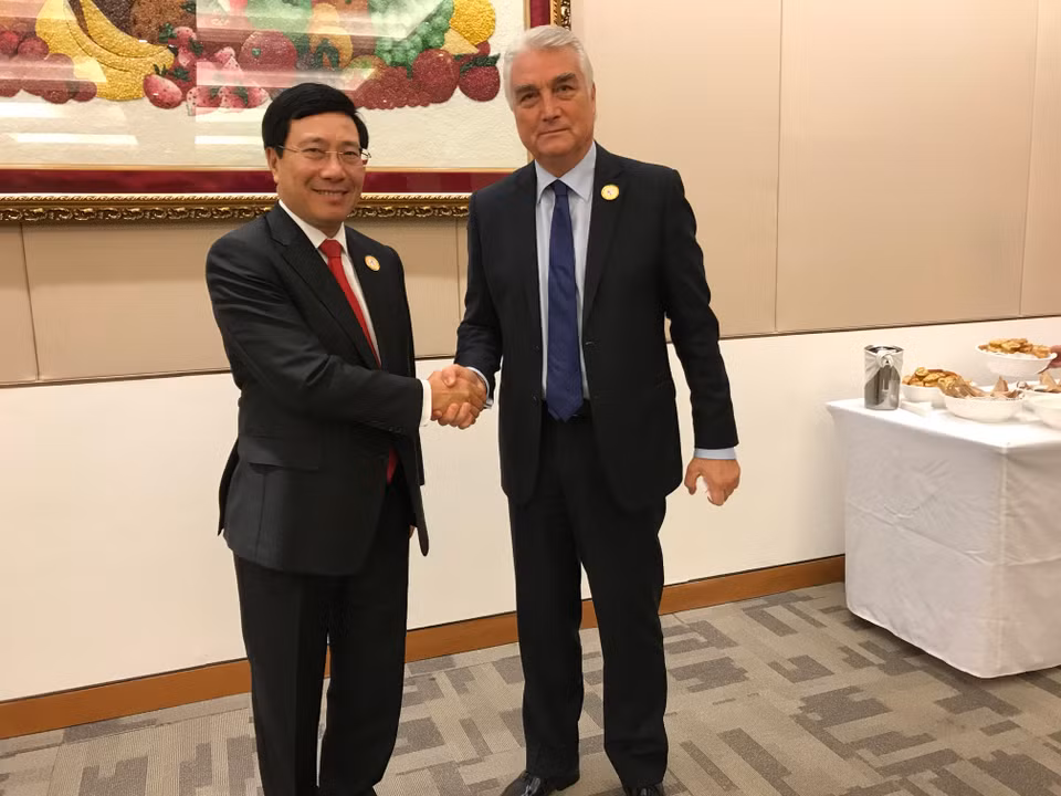越南外长范平明会见斯洛文尼亚外长洛加尔（Andej Logar）（图片来源：越通社）